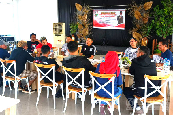 Start gerakan dari wilayah tapal kuda, Ganjarist Jawa Timur gelar silaturahmi dan diskusi memantapkan program untuk pemenangan Ganjar Pranowo yang diawali di Orilla Cafe & Resto Bondowoso pada Jumat, (8/9/2023).
