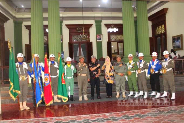 Turut serta dalam peringatan Hari Jadi Provinsi Jawa Timur ke 78, jajaran Pemerintah Kabupaten Bondowoso menerima kirab 4 Pataka Jer Besuki