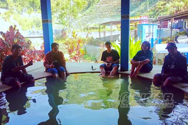Fenomena kemunculan sumber mata air panas, sebagai inidikasi adanya sumber panas dari dalam bumi di sekitar Blawan desa Kalianyar, Kecamatan Ijen, Kabupaten Bondowoso Jawa Timur.